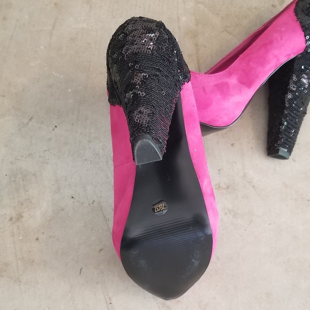 Heels - Picture 4 of 4